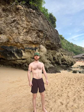 Joris on a beach under a cliff